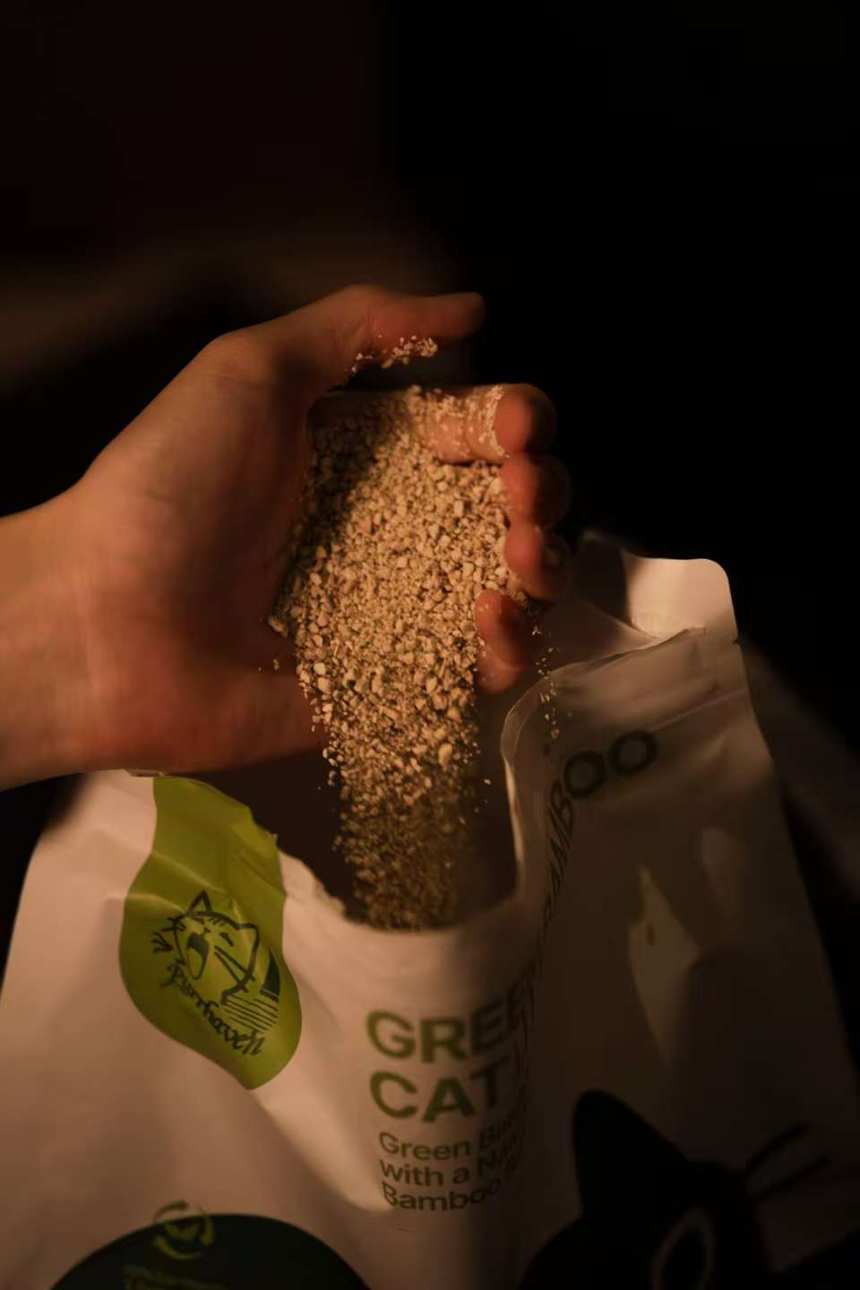 Green Bamboo Cat Litter | Natural Bamboo Quinone for Odor Control | Dust-Free, Low Tracking | Food-Grade Safe | 2.5kg